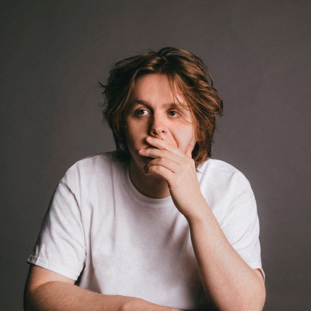 Pasaulinių hitų atlikėjas Lewis Capaldi